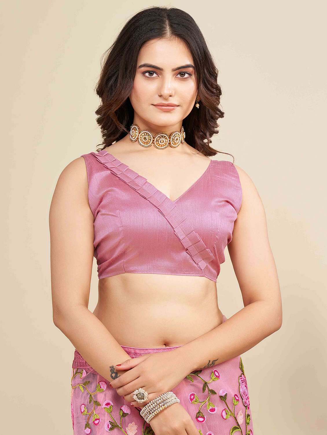 women floral embroidered saree with blouse - 22021358 - Standard Image - 5