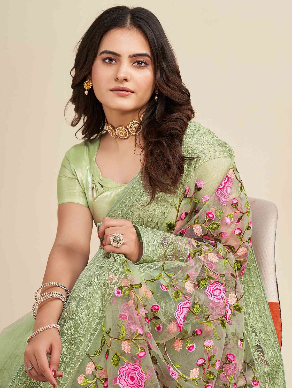 women floral embroidered saree with blouse - 22021362 -  Standard Image - 3