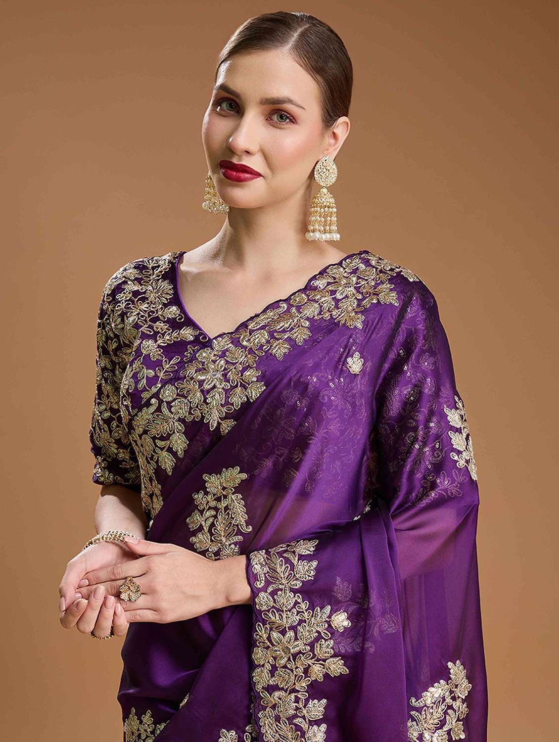 women solid with work embroidered saree with blouse - 22021377 -  Standard Image - 3