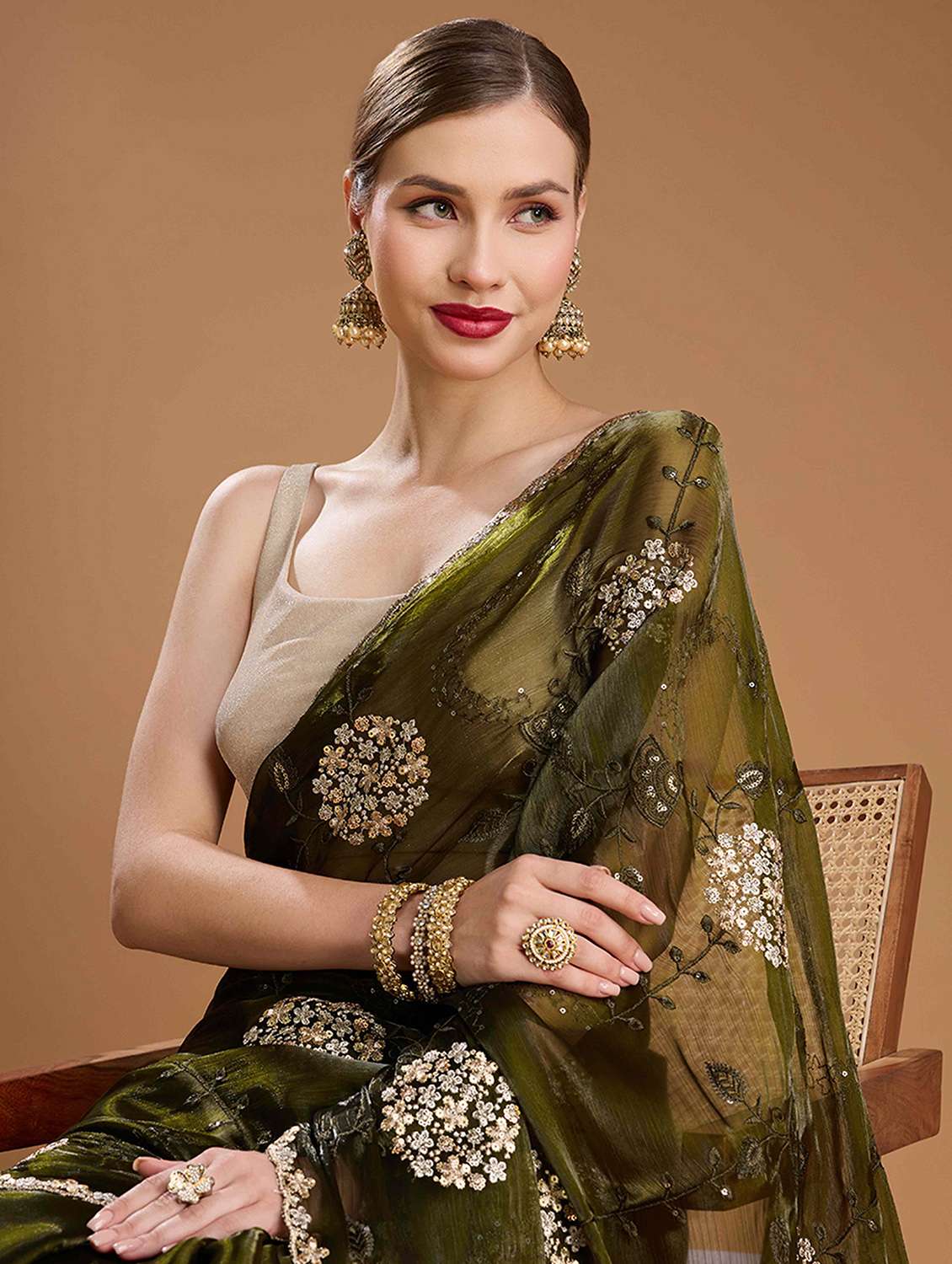 women solid with work embroidered saree with blouse - 22021379 -  Standard Image - 3