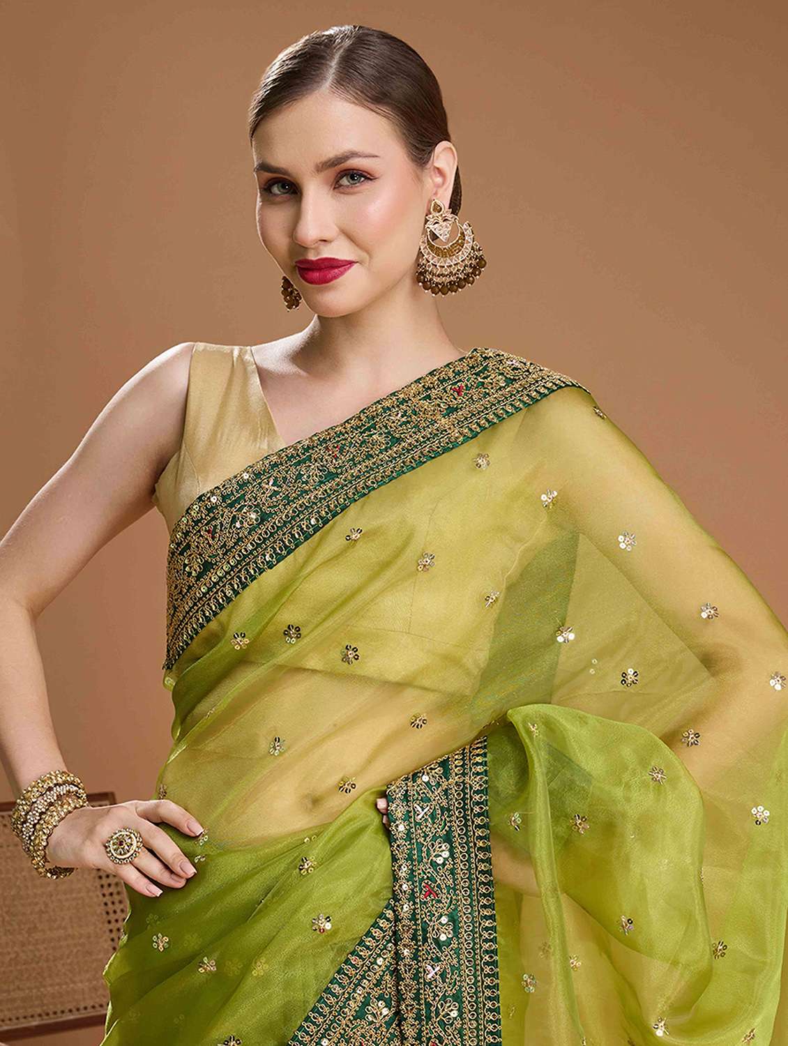women solid with work bordered saree with blouse - 22021392 -  Standard Image - 3