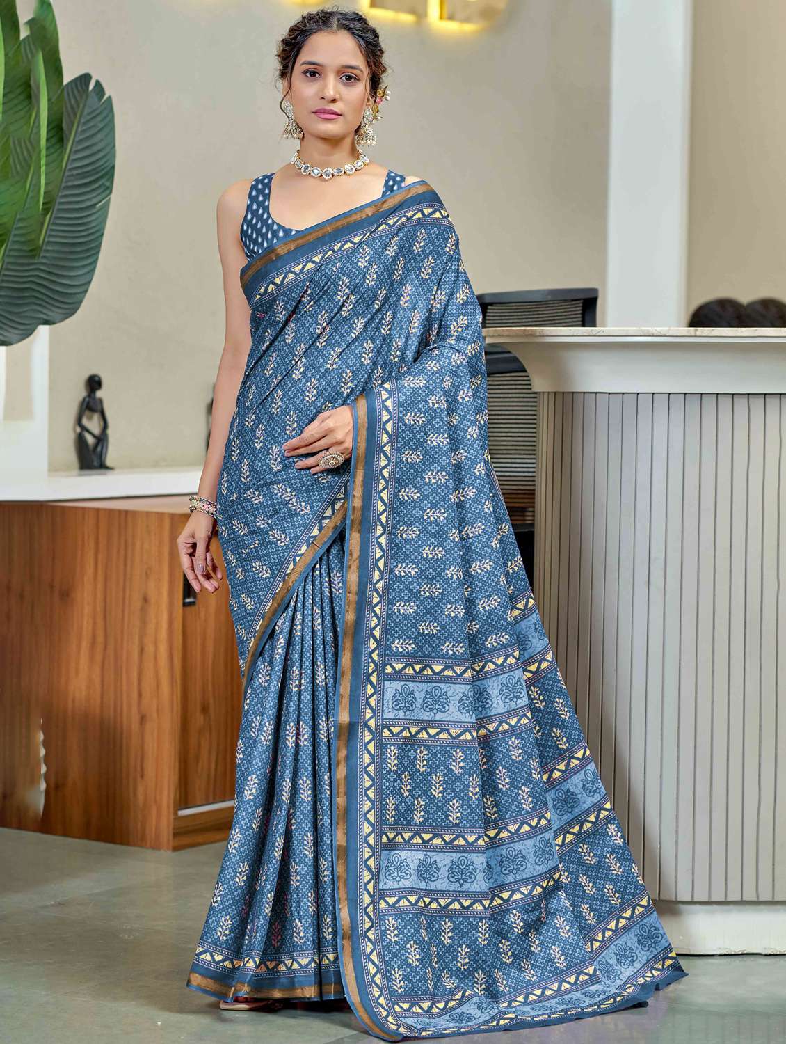 women printed casual wear saree with blouse - 22021416 -  Zoom Image - 0
