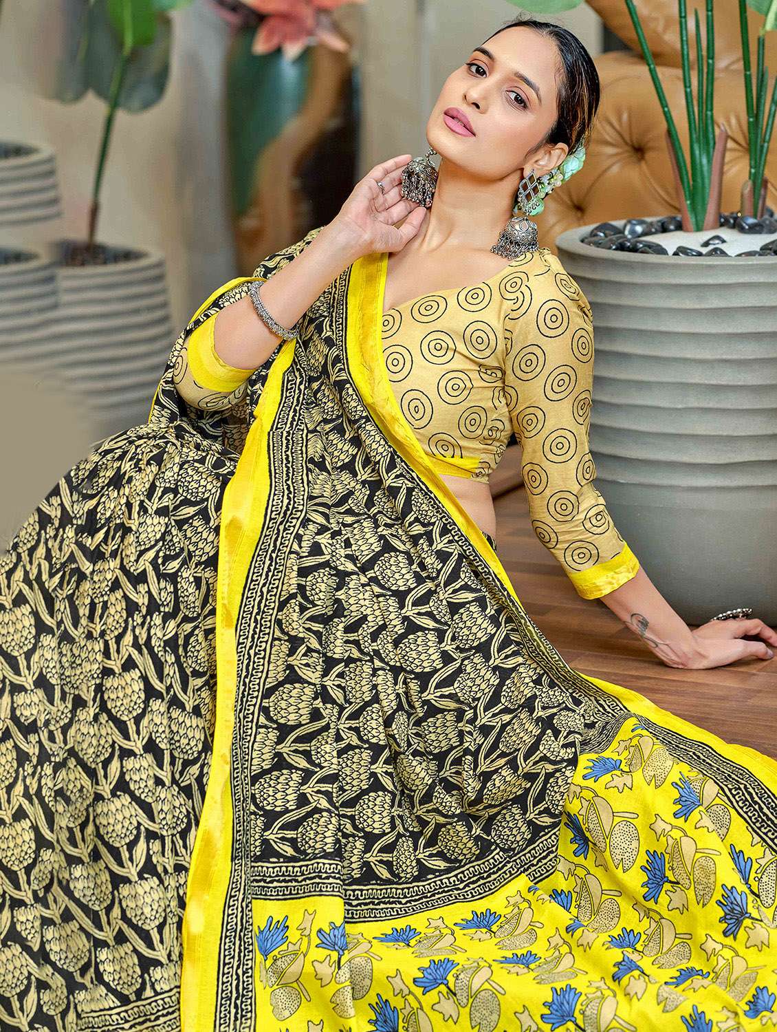 women printed casual wear saree with blouse