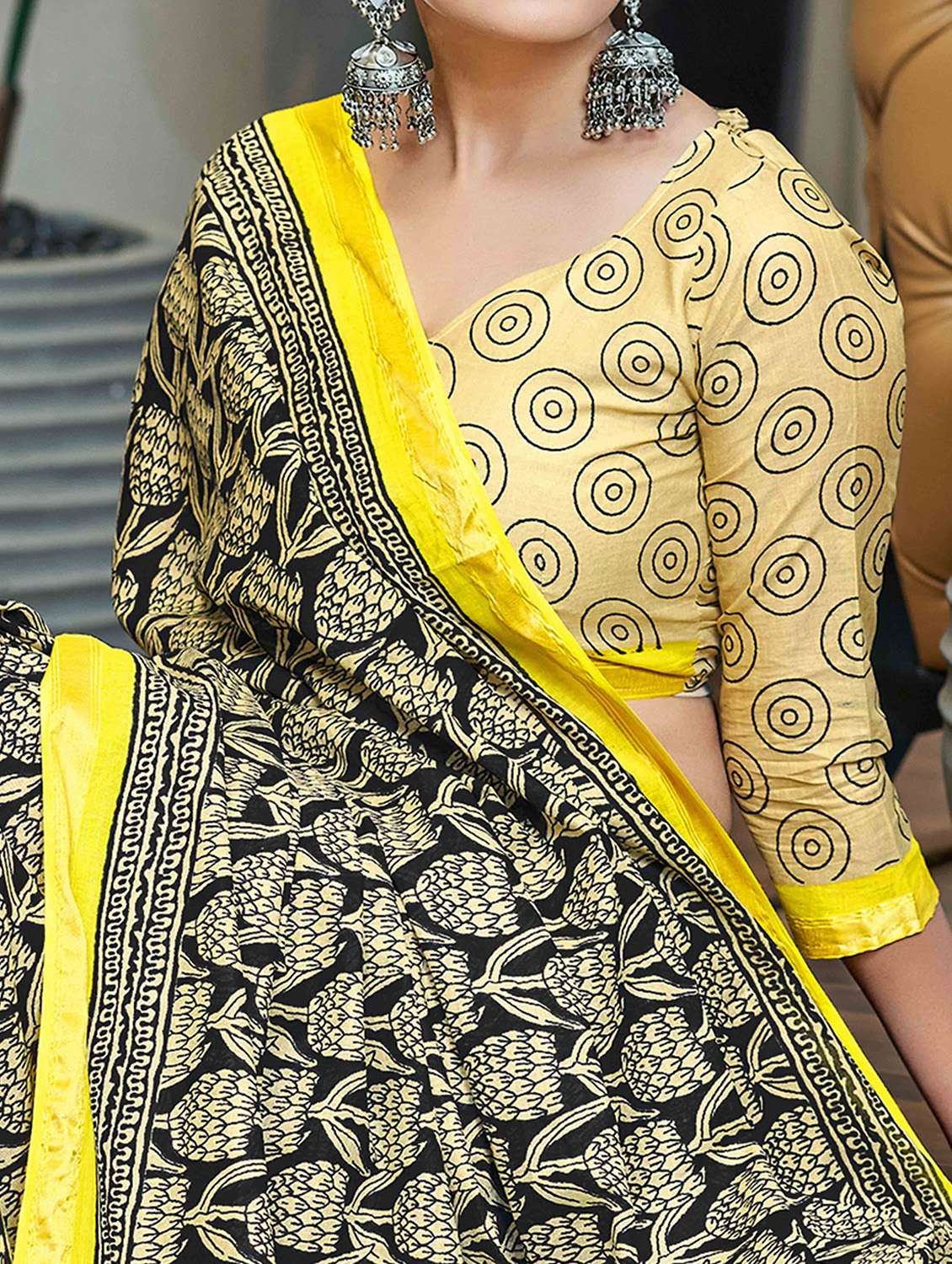 women printed casual wear saree with blouse - 22021426 -  Standard Image - 3