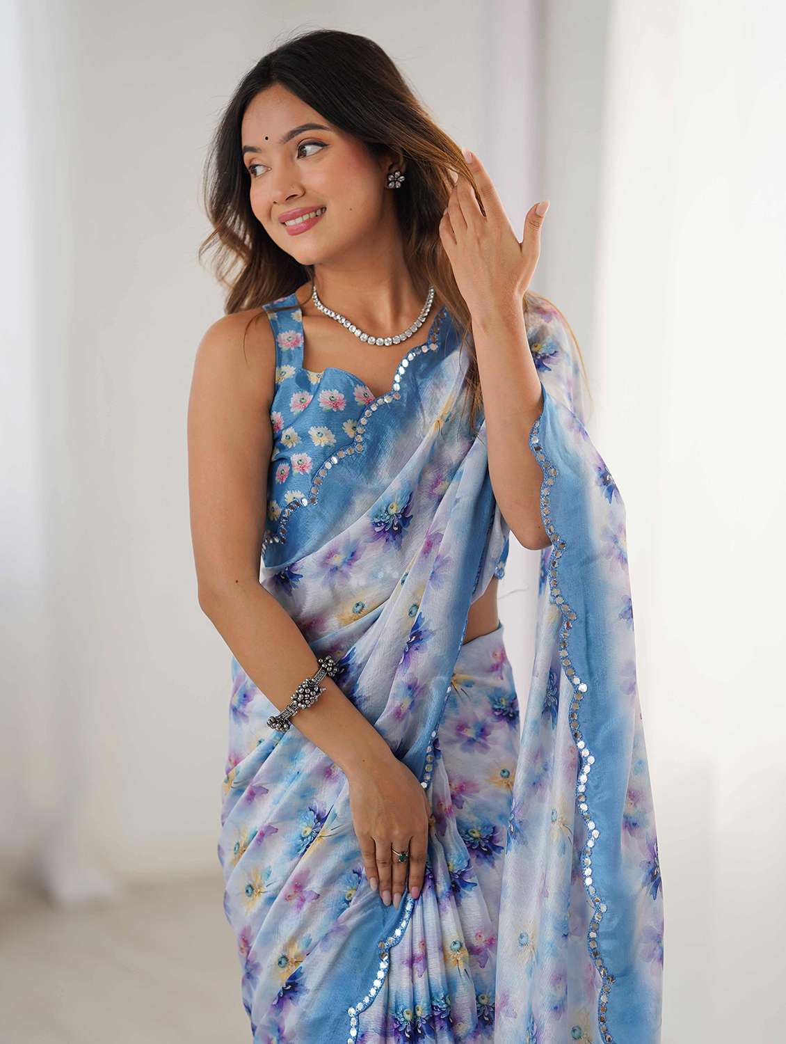 women floral printed saree with blouse - 22021432 -  Standard Image - 3