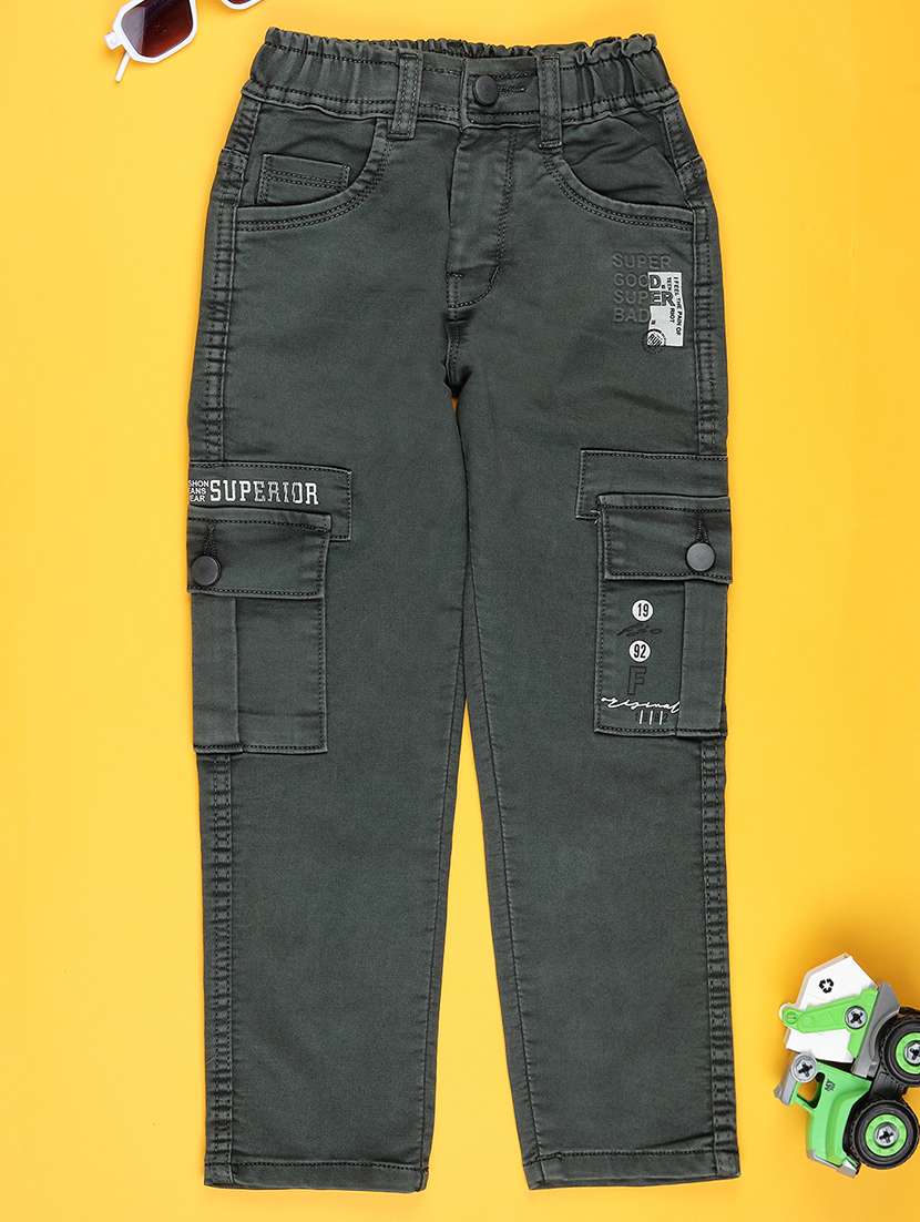 boys solid mid rise regular fit cargo