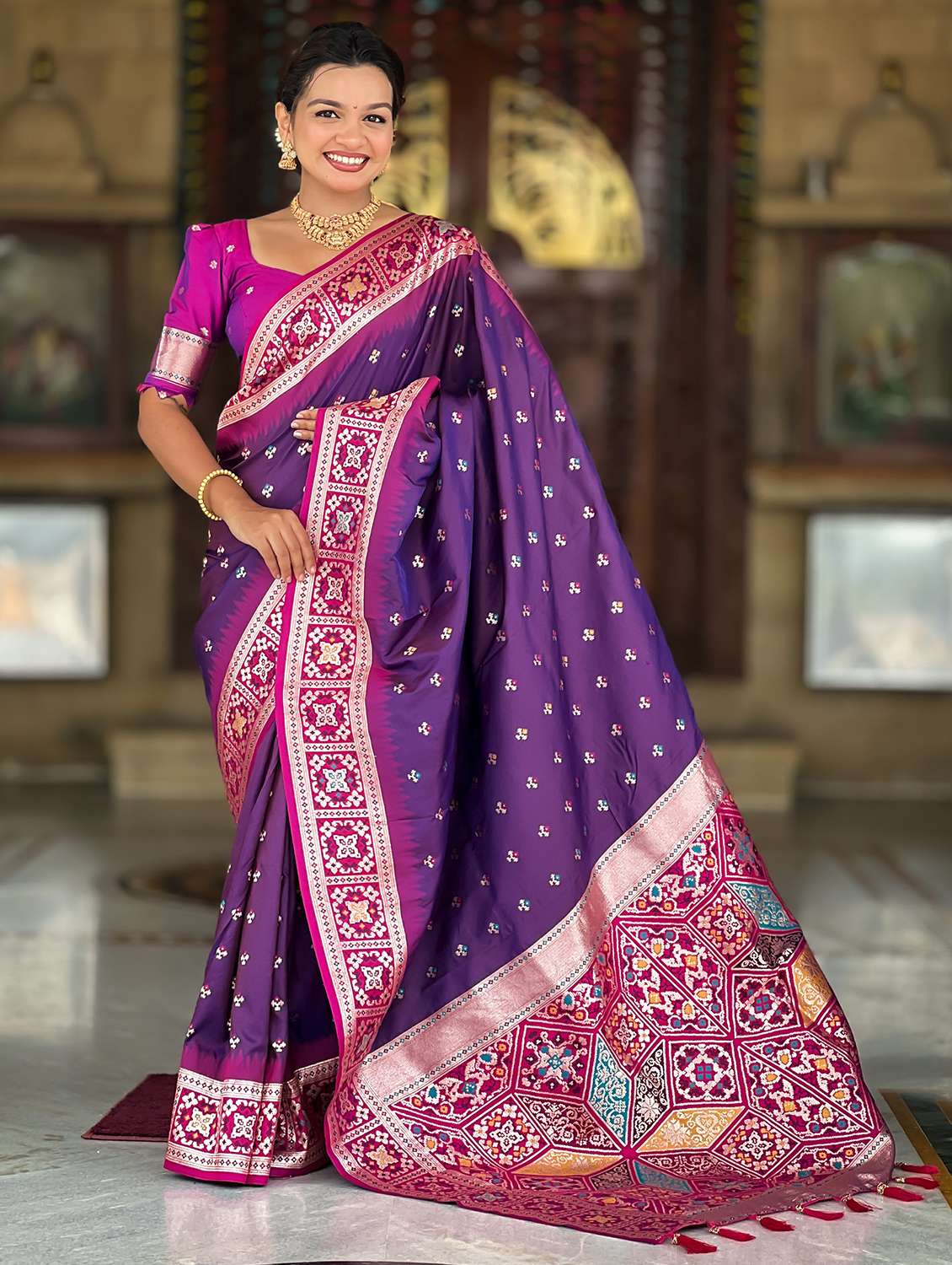 women self design banarasi saree with blouse
