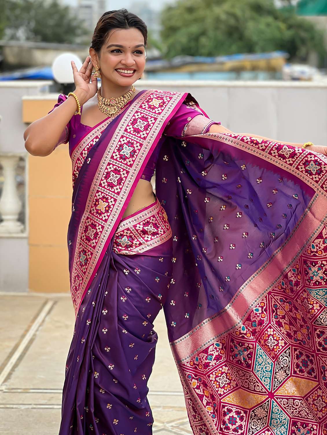 women self design banarasi saree with blouse - 22022384 -  Standard Image - 5