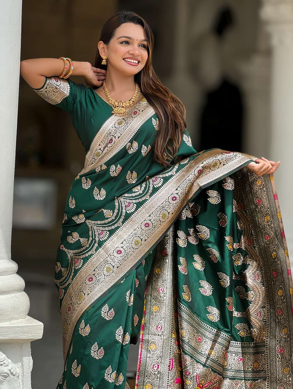 women self design banarasi saree with blouse - 22022386 -  Standard Image - 3