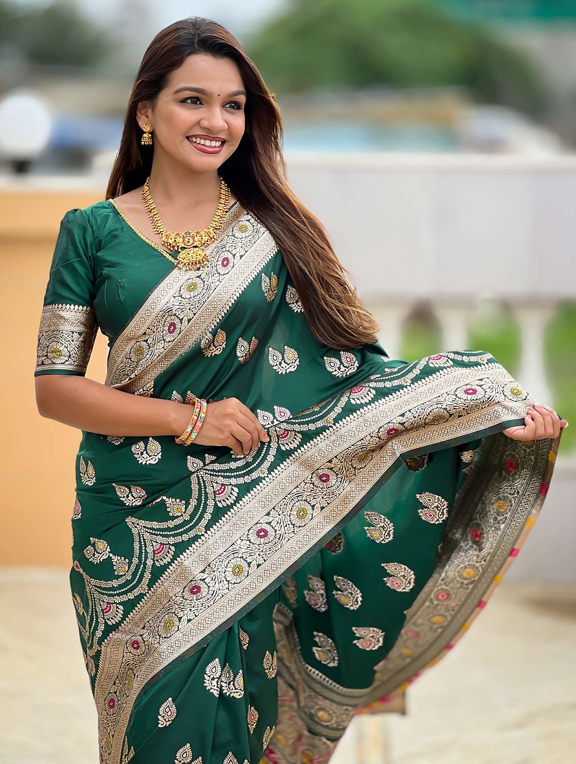 women self design banarasi saree with blouse - 22022386 -  Standard Image - 5