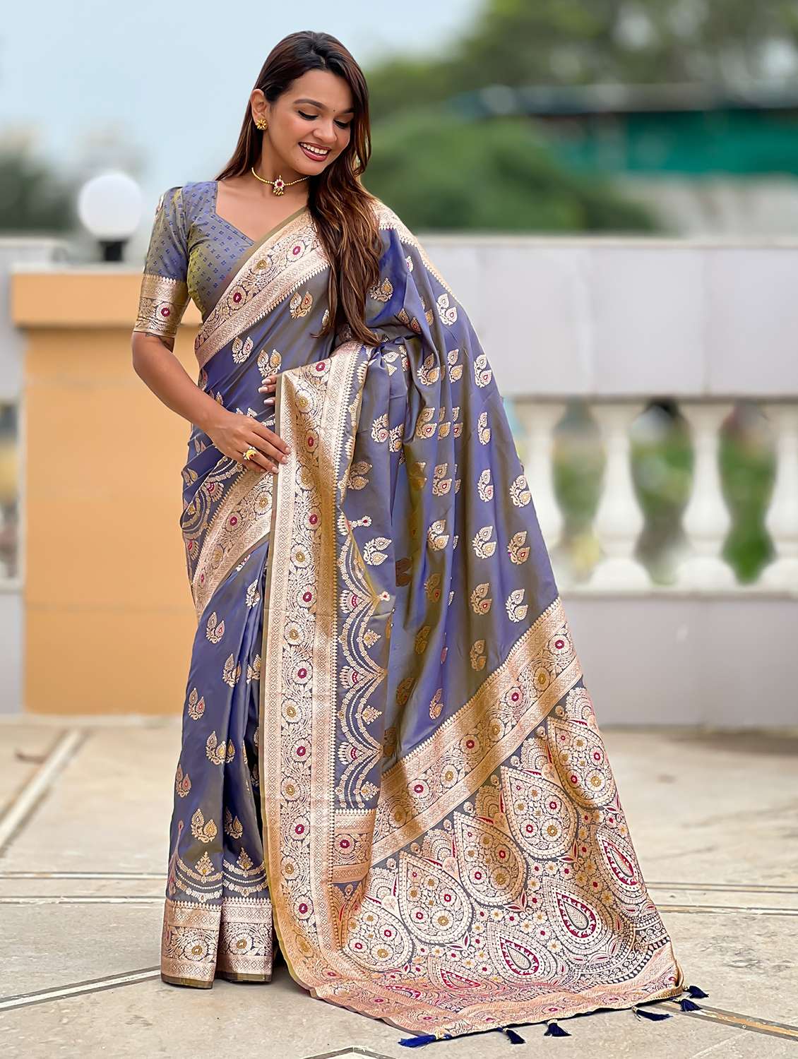 women self design banarasi saree with blouse - 22022387 -  Standard Image - 3