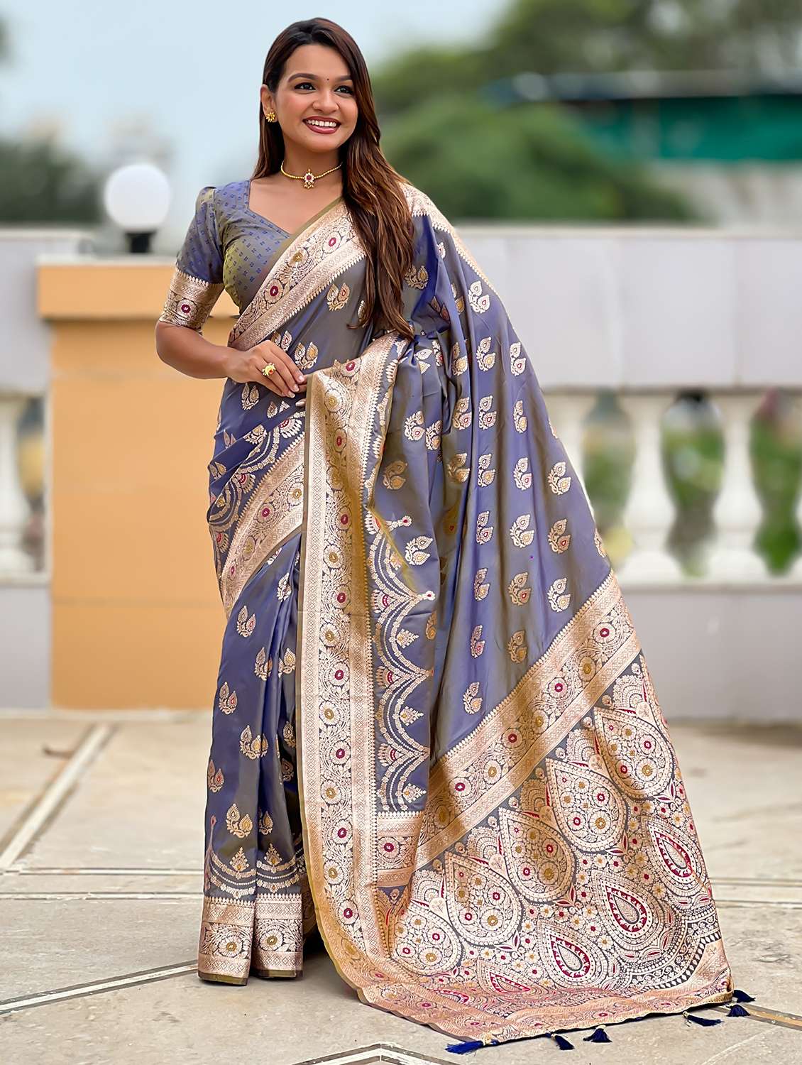 women self design banarasi saree with blouse - 22022387 -  Standard Image - 5