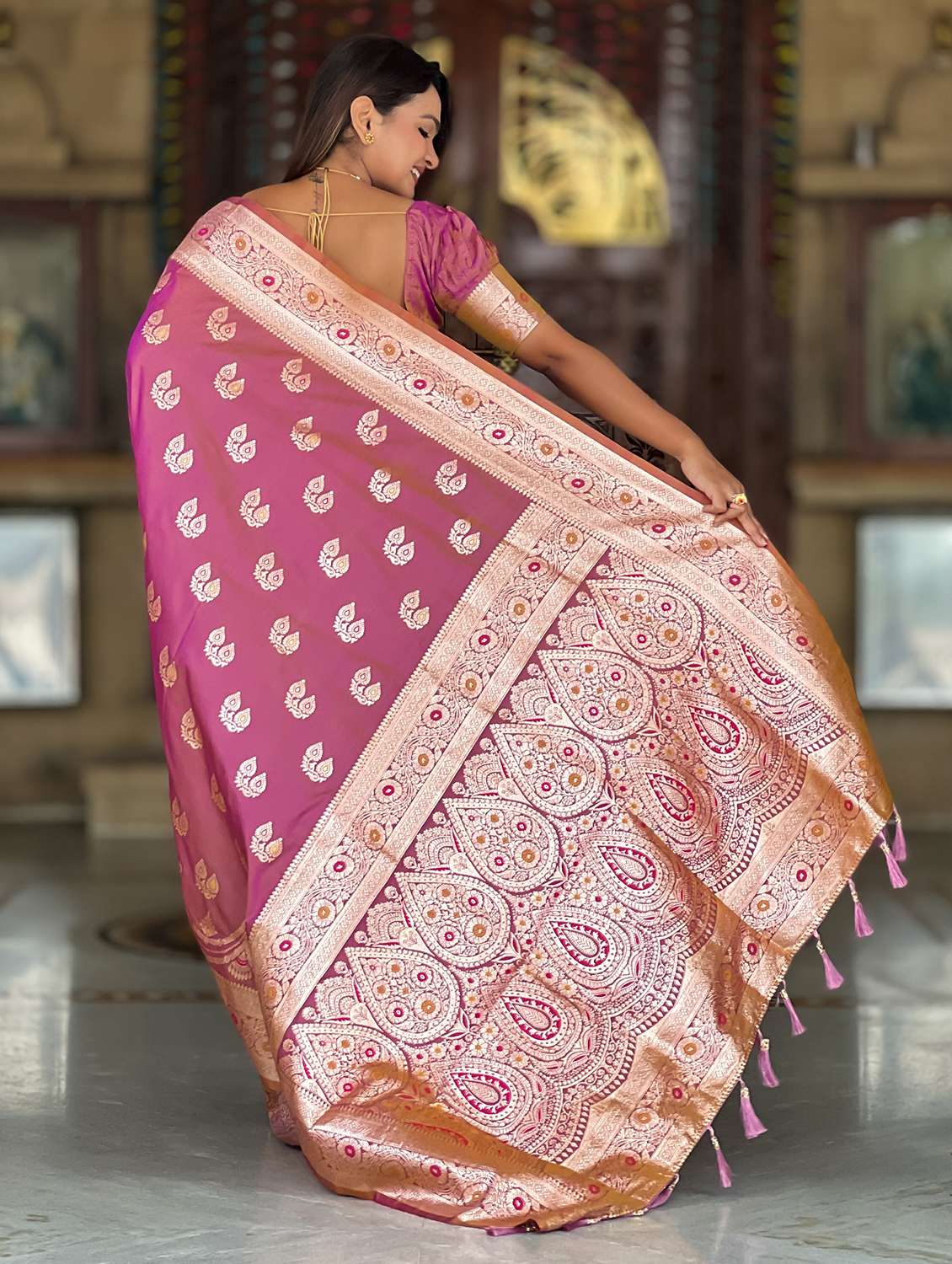 women self design banarasi saree with blouse - 22022388 -  Standard Image - 3