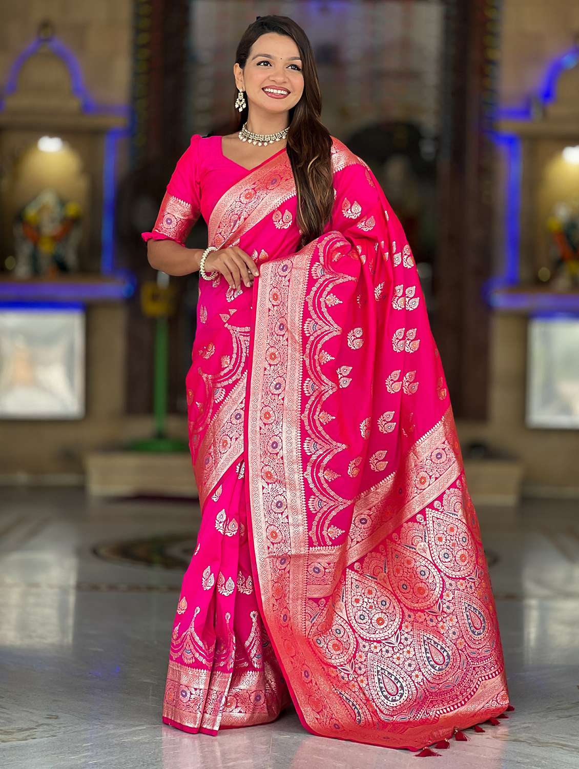 women self design banarasi saree with blouse