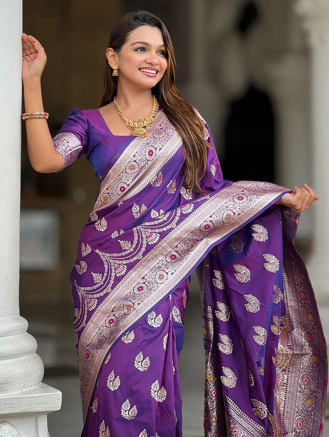 women self design banarasi saree with blouse - 22022390 - Standard Image - 3