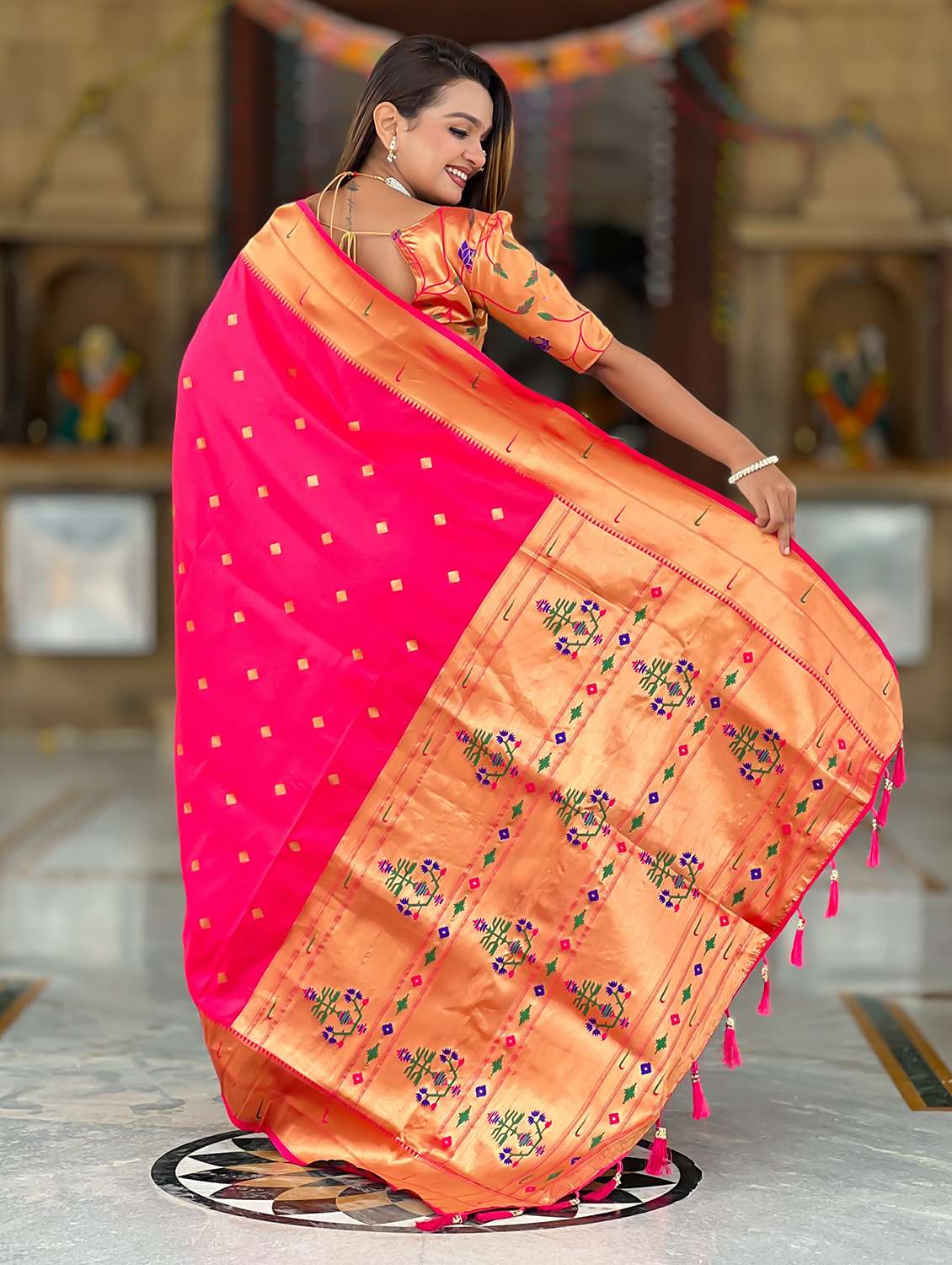 women self design paithani saree with blouse - 22022397 - Standard Image - 3