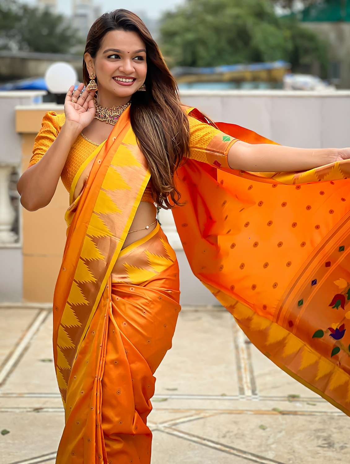 women self design paithani saree with blouse - 22022400 - Standard Image - 3
