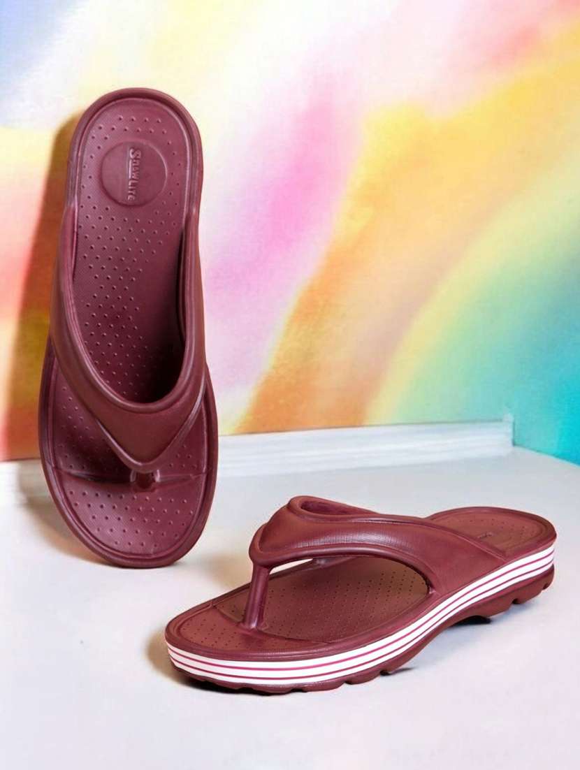 women solid maroon flip flop