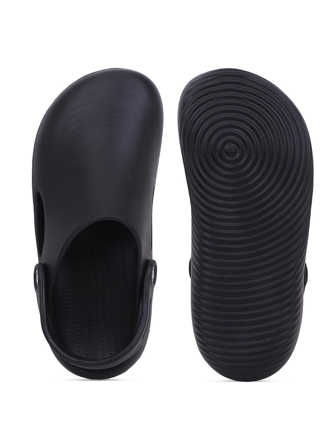 black solid slip-on clogs for men - 22023988 - Standard Image - 5