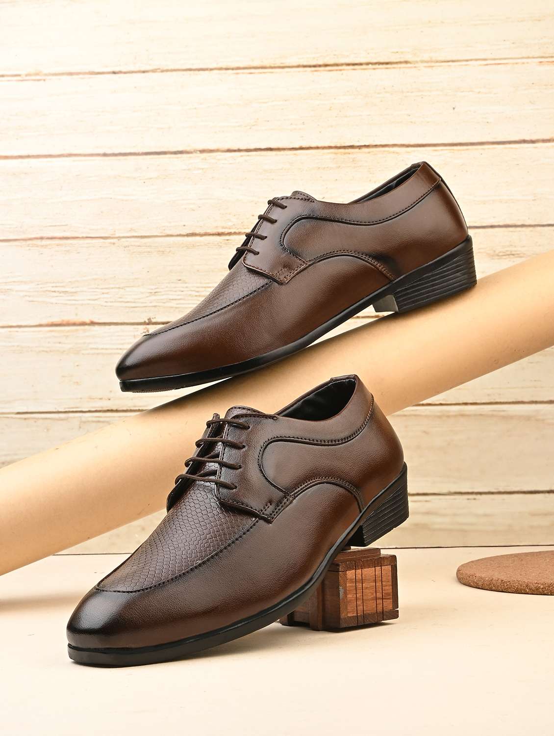 men solid brown lace-up derby