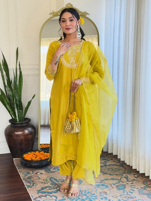women embroidered three quarter sleeve kurta pant with dupatta set - 22024872 - Standard Image - 0