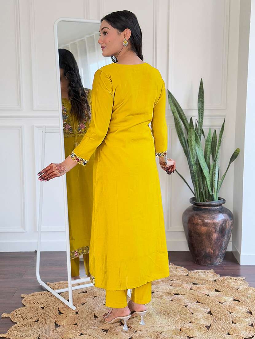 women embroidered three quarter sleeve kurta pant with dupatta set - 22024881 - Standard Image - 3