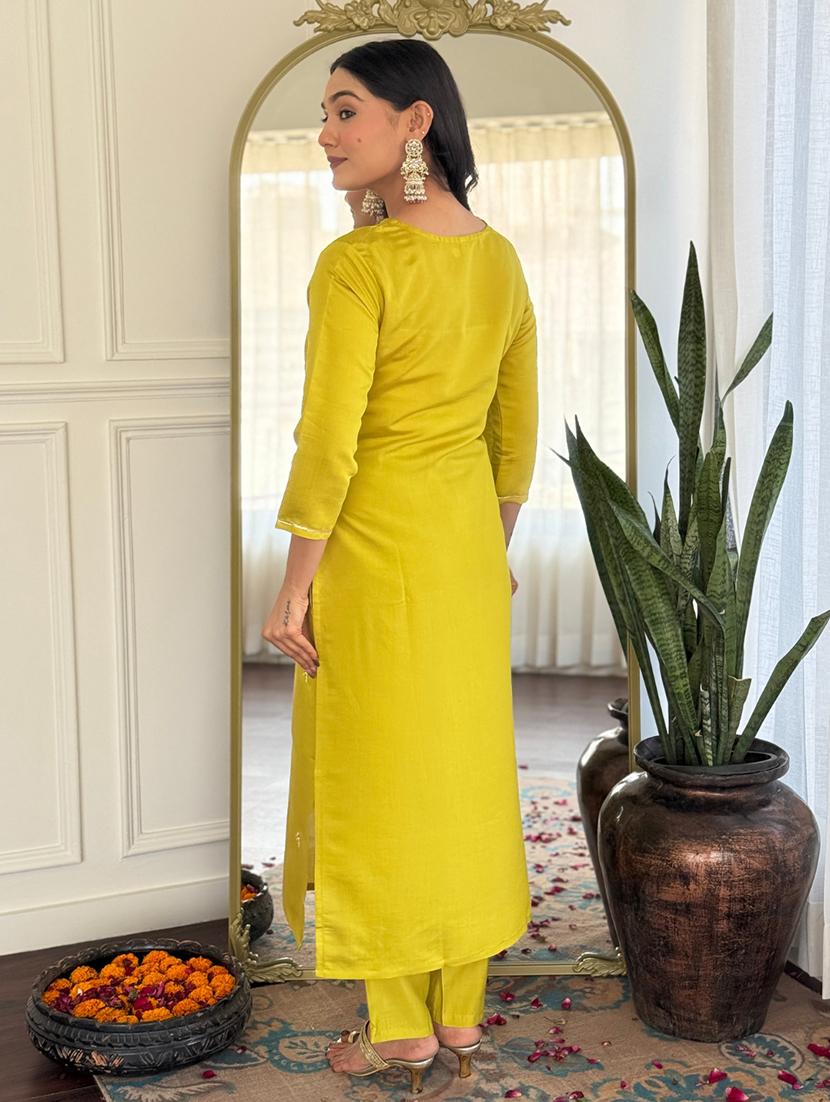 women embroidered three quarter sleeve kurta pant with dupatta set - 22024888 - Standard Image - 3