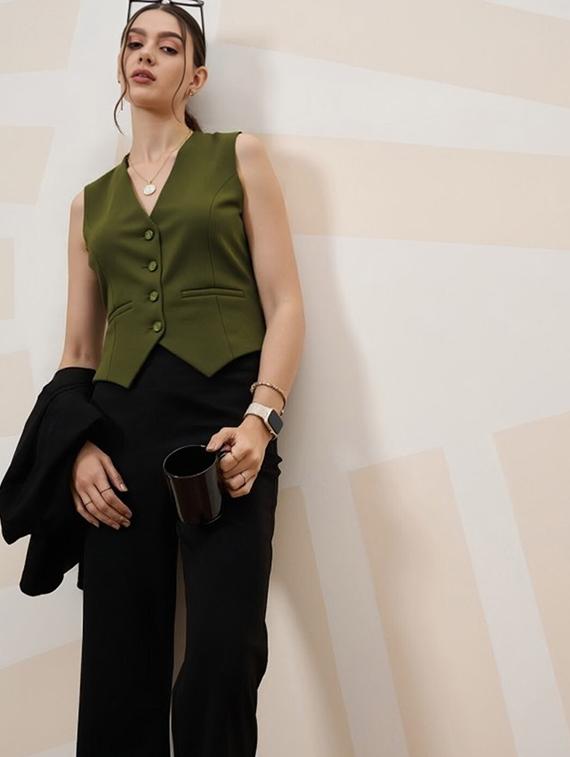 women solid sleeveless vest top