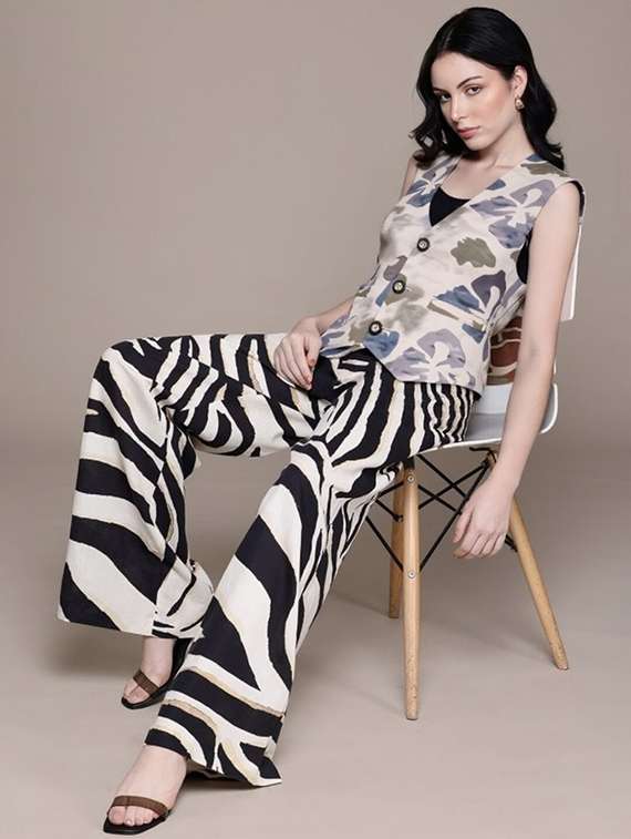 women printed sleeveless vest top - 22026179 -  Standard Image - 3