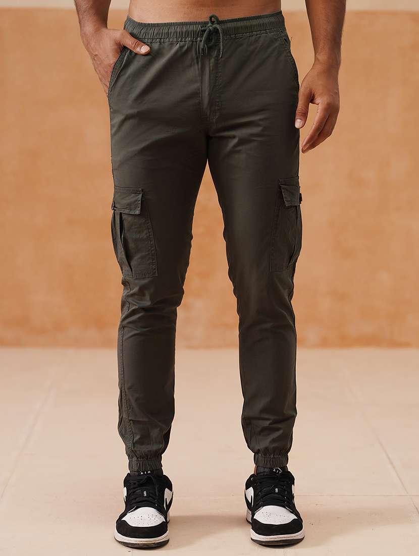 men solid mid rise regular fit cargo