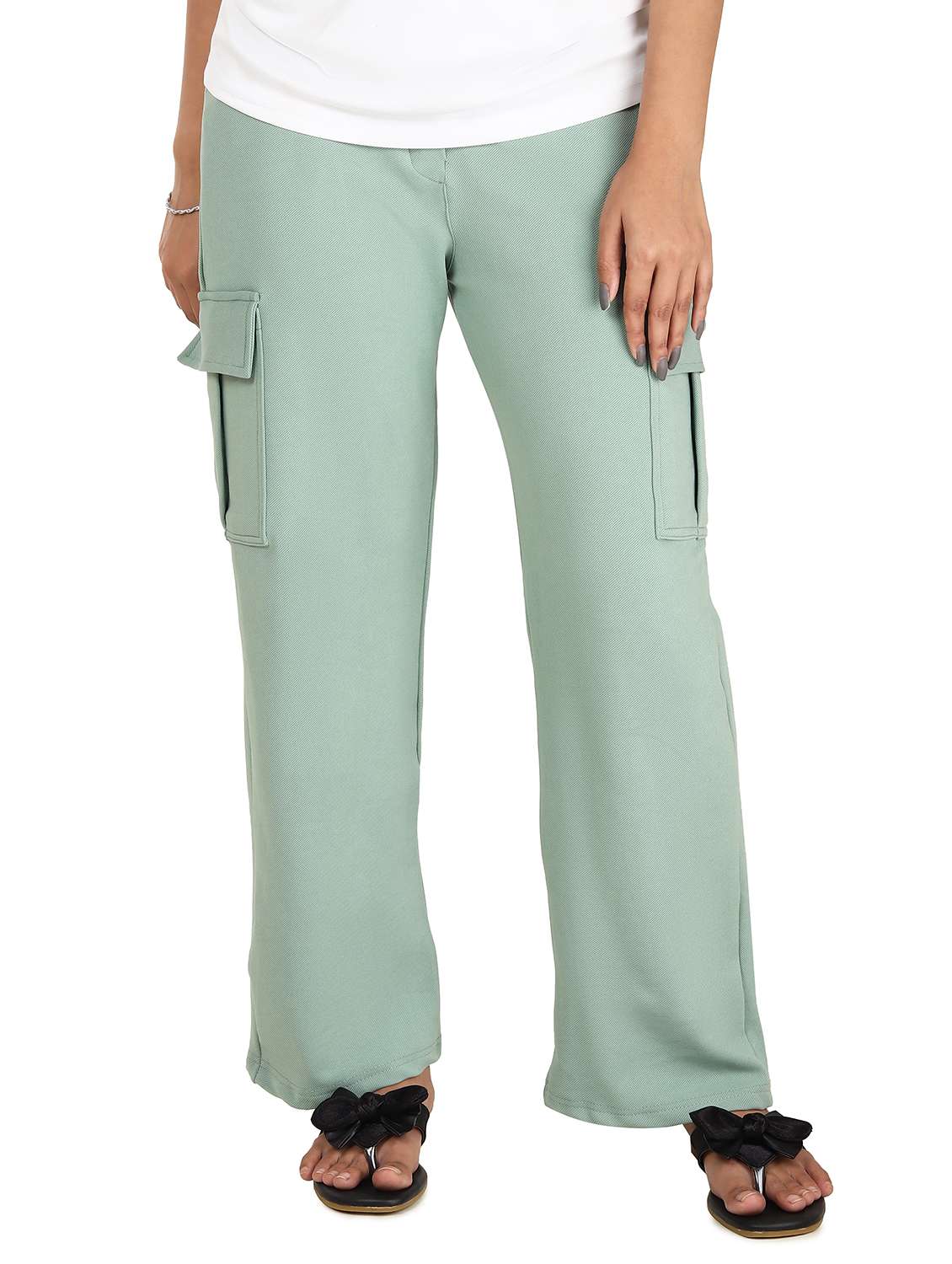 women solid mid rise relaxed fit cargo