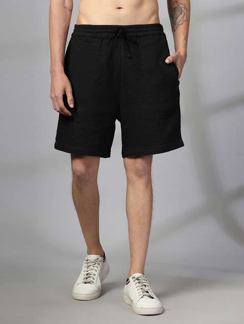 men solid mid rise regular fit shorts - 22028736 - Standard Image - 0