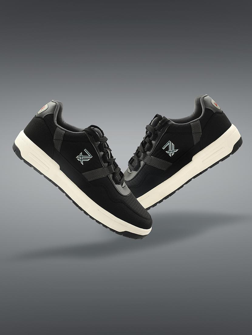 men black lace up sneaker