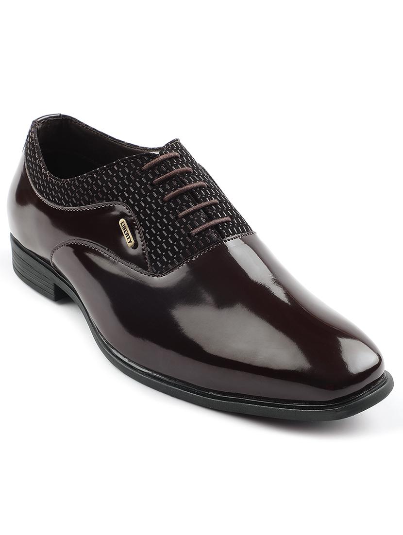men brown lace-up oxford