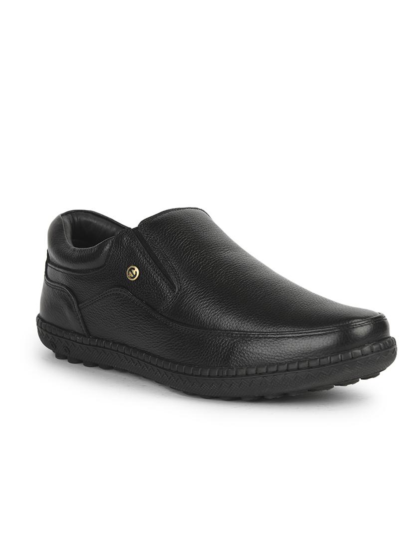 men solid slip on formal shoes - 22029239 - Zoom Image - 0