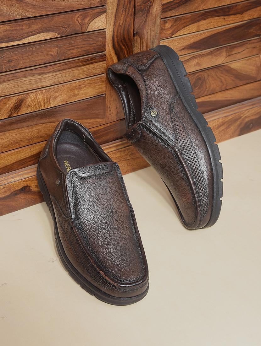 men solid slip on formal shoes - 22029242 - Zoom Image - 0