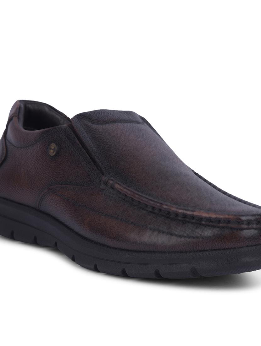 men solid slip on formal shoes - 22029242 - Standard Image - 5