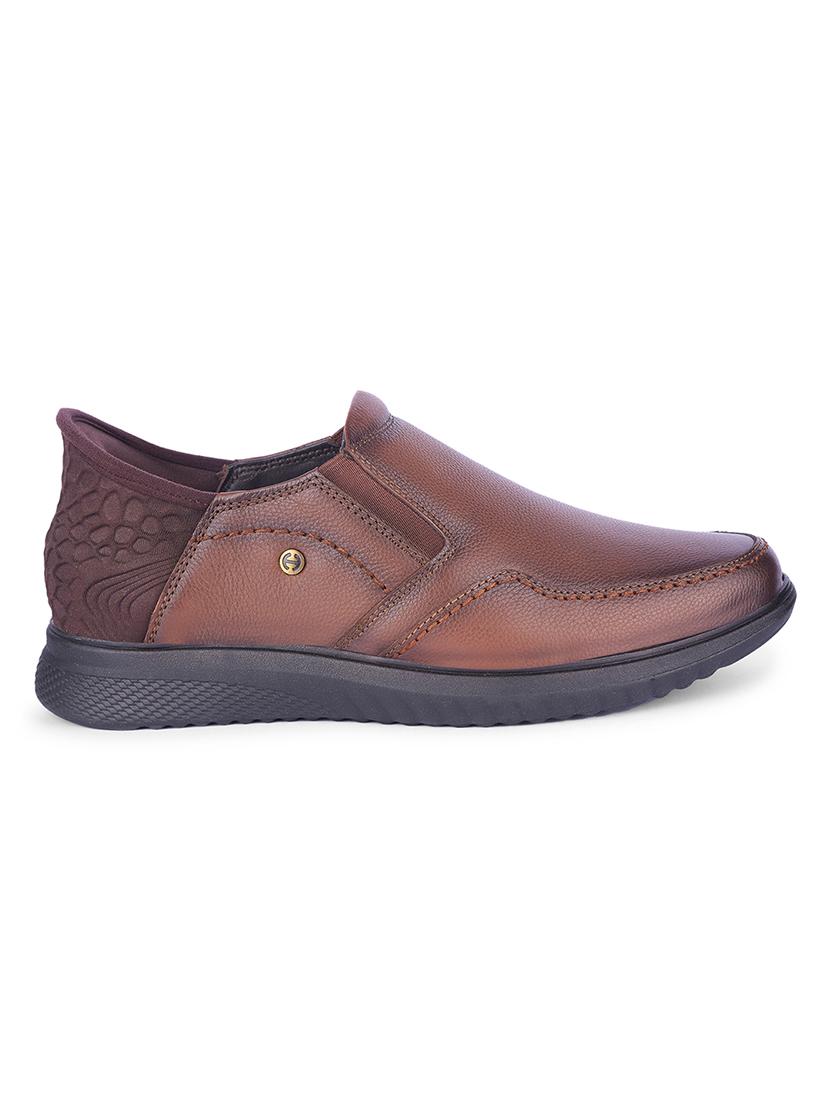 men solid slip on formal shoes - 22029244 - Standard Image - 3