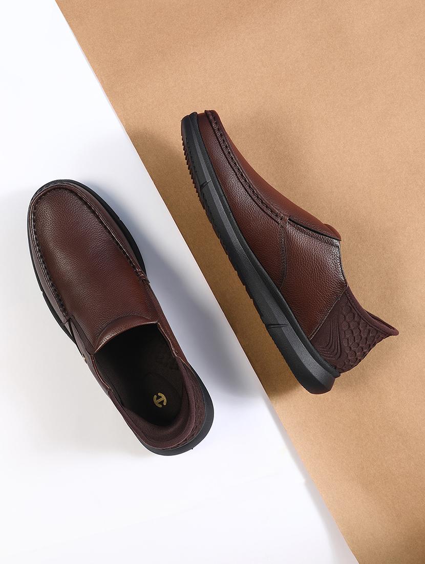 men solid slip on formal shoes