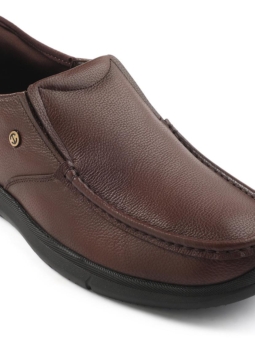 men solid slip on formal shoes - 22029248 - Standard Image - 5