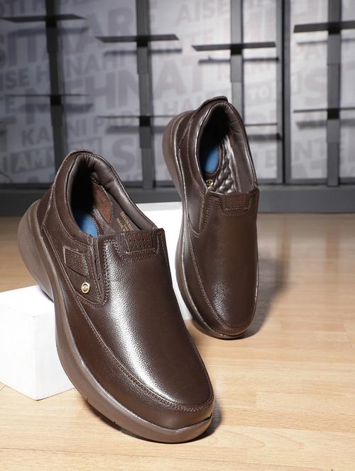 men solid slip on formal shoes - 22029251 - Standard Image - 0