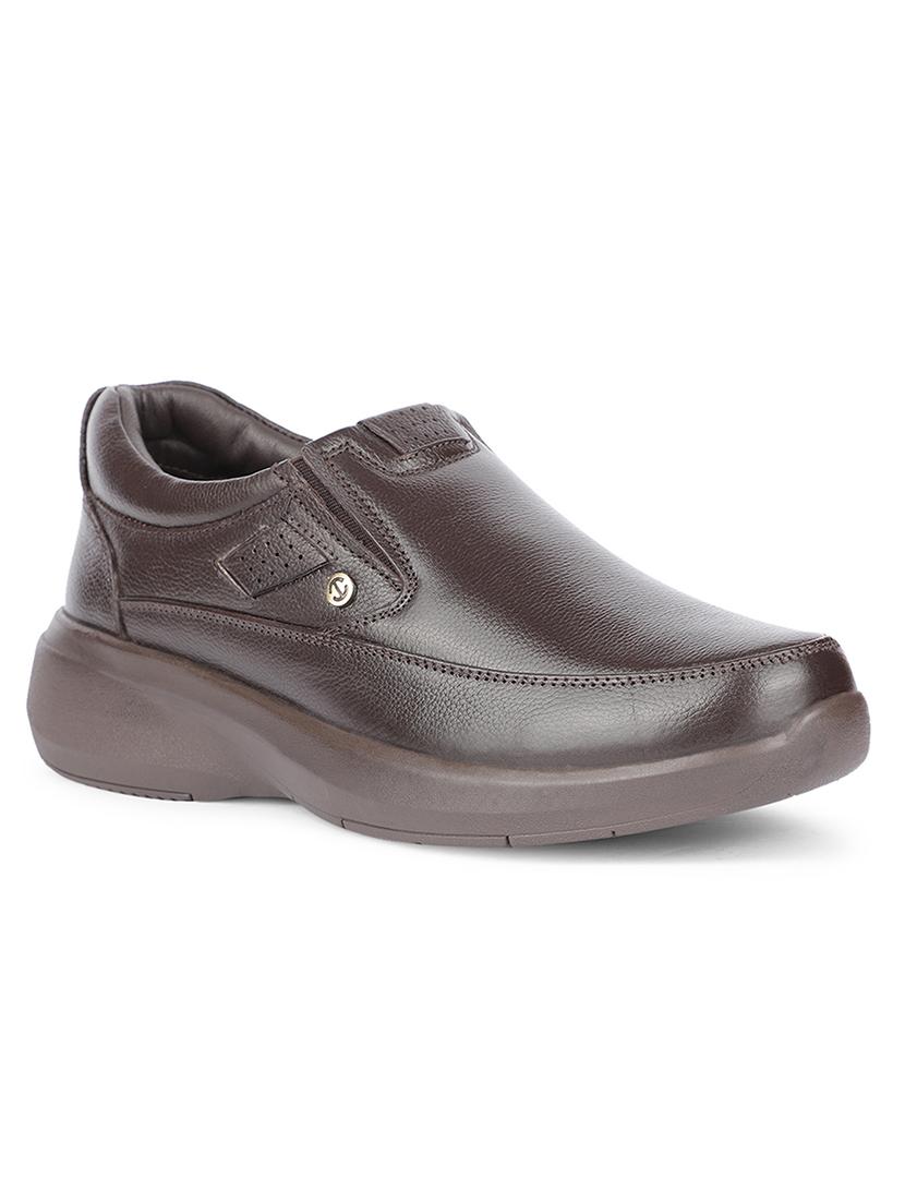 men solid slip on formal shoes - 22029251 - Standard Image - 3