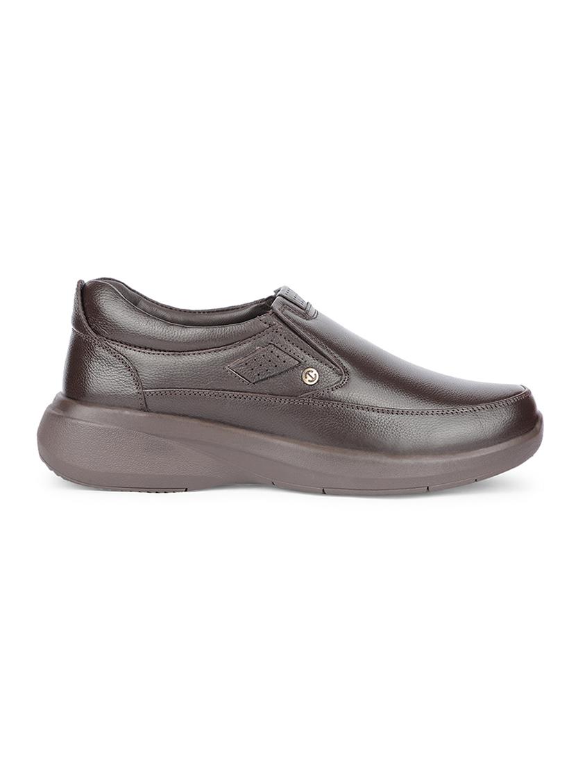 men solid slip on formal shoes - 22029251 - Standard Image - 5
