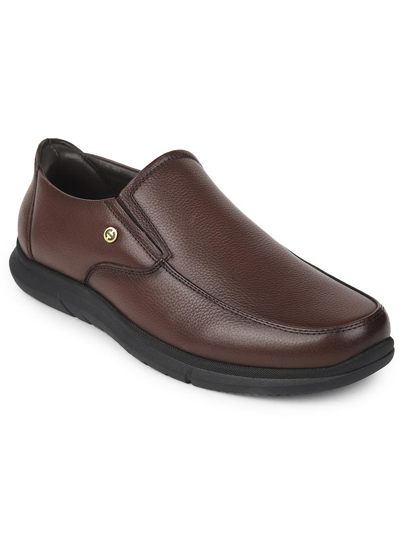 men solid slip on formal shoes