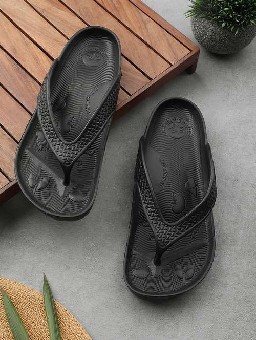 men solid toe separator flip flop - 22029323 - Standard Image - 0