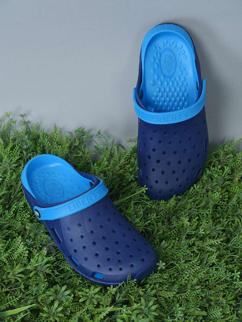 men solid slip on clogs