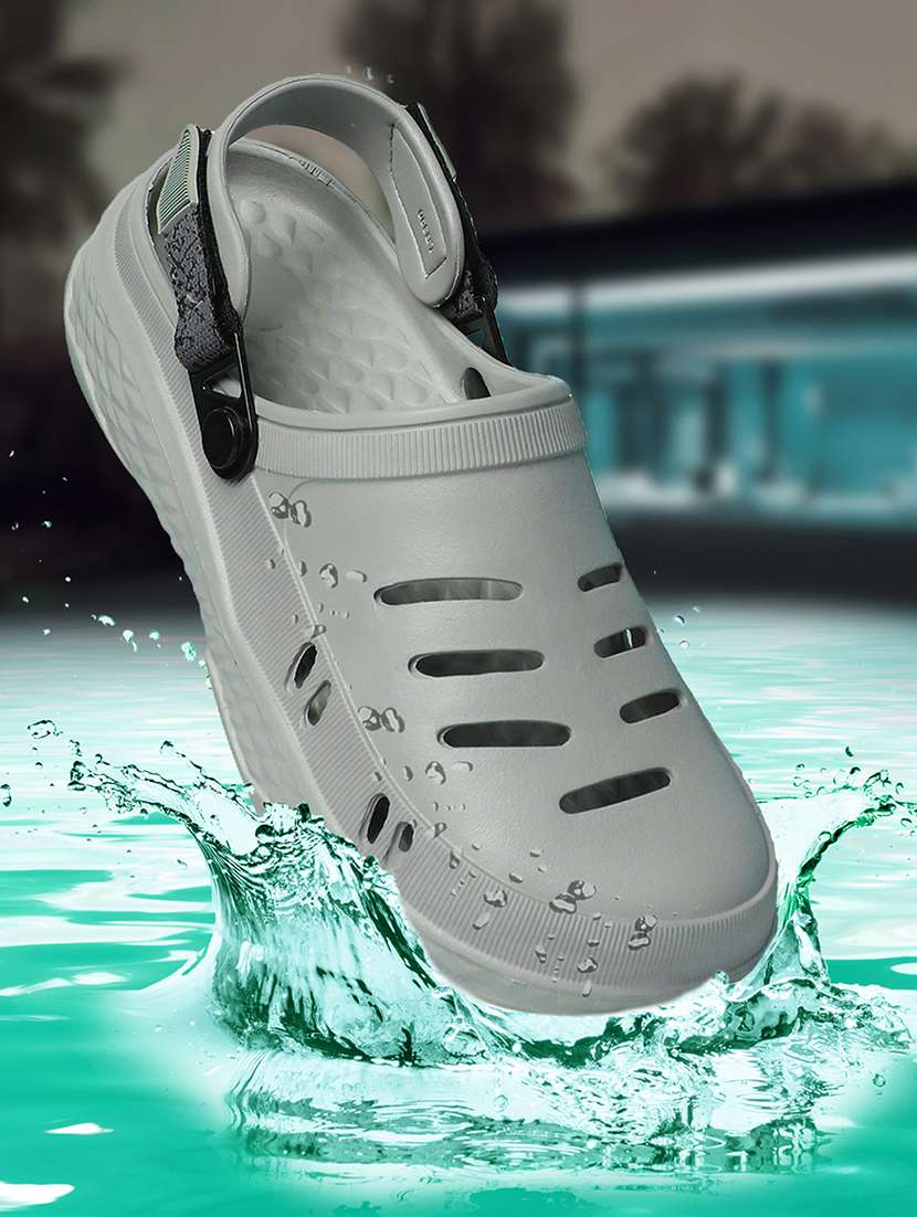 men solid slip on clogs