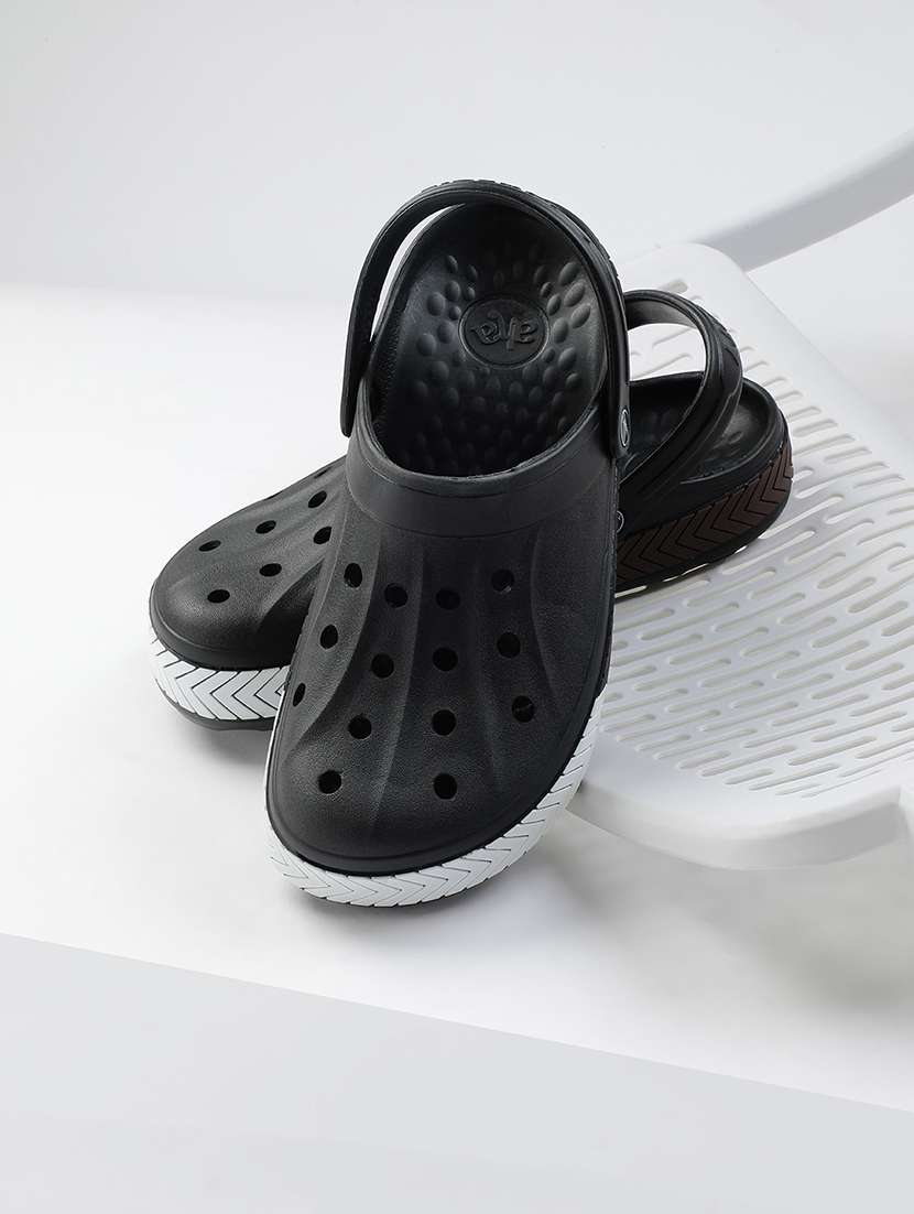 men solid slip on clogs