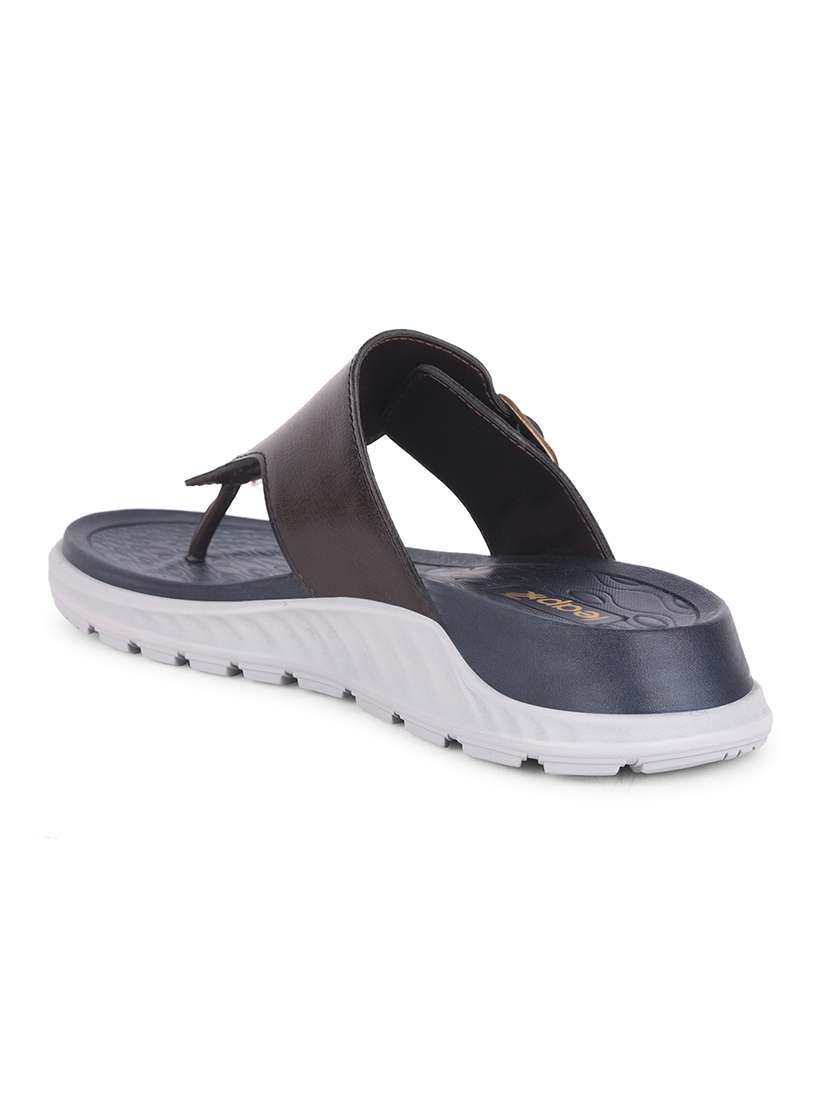 men solid toe separator sandal - 22029389 -  Standard Image - 3