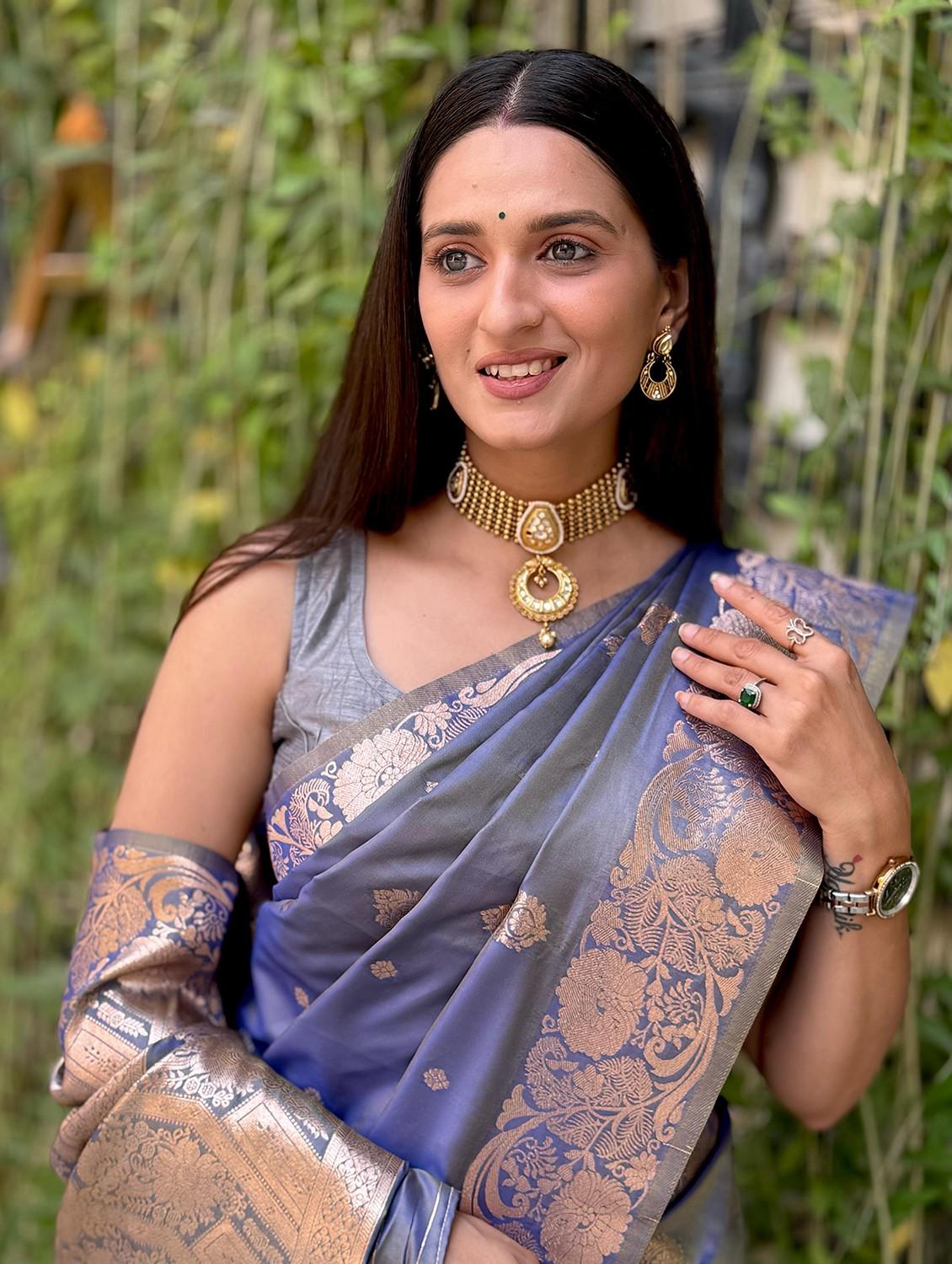 women self design banarasi saree with blouse - 22029992 - Standard Image - 5